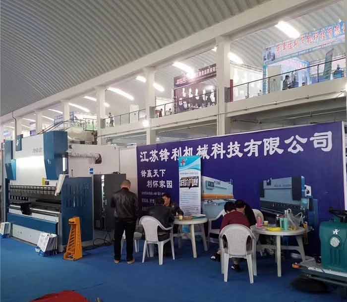 面板數(shù)控折彎機(jī)廠家